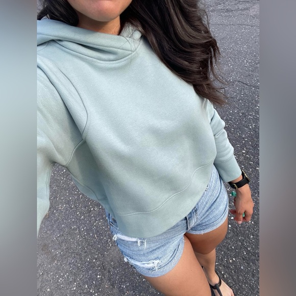 Lululemon Loungeful Cropped Hoodie
Silver Blue - Picture 9 of 10